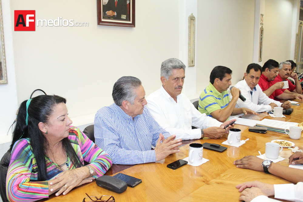 Gobernador expone ante legisladores locales solicitud de crédito