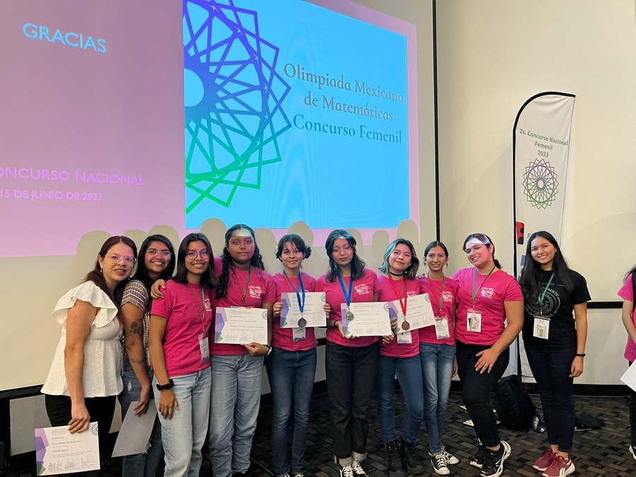 Ganan Alumnas Dos Medallas De Plata Y Una De Bronce En Concurso