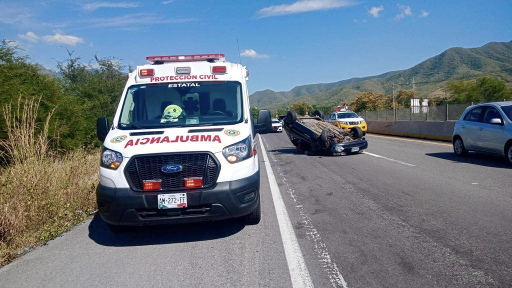 Accidente En Carretera Colima Tecom N En Kil Metro Deja Saldo De