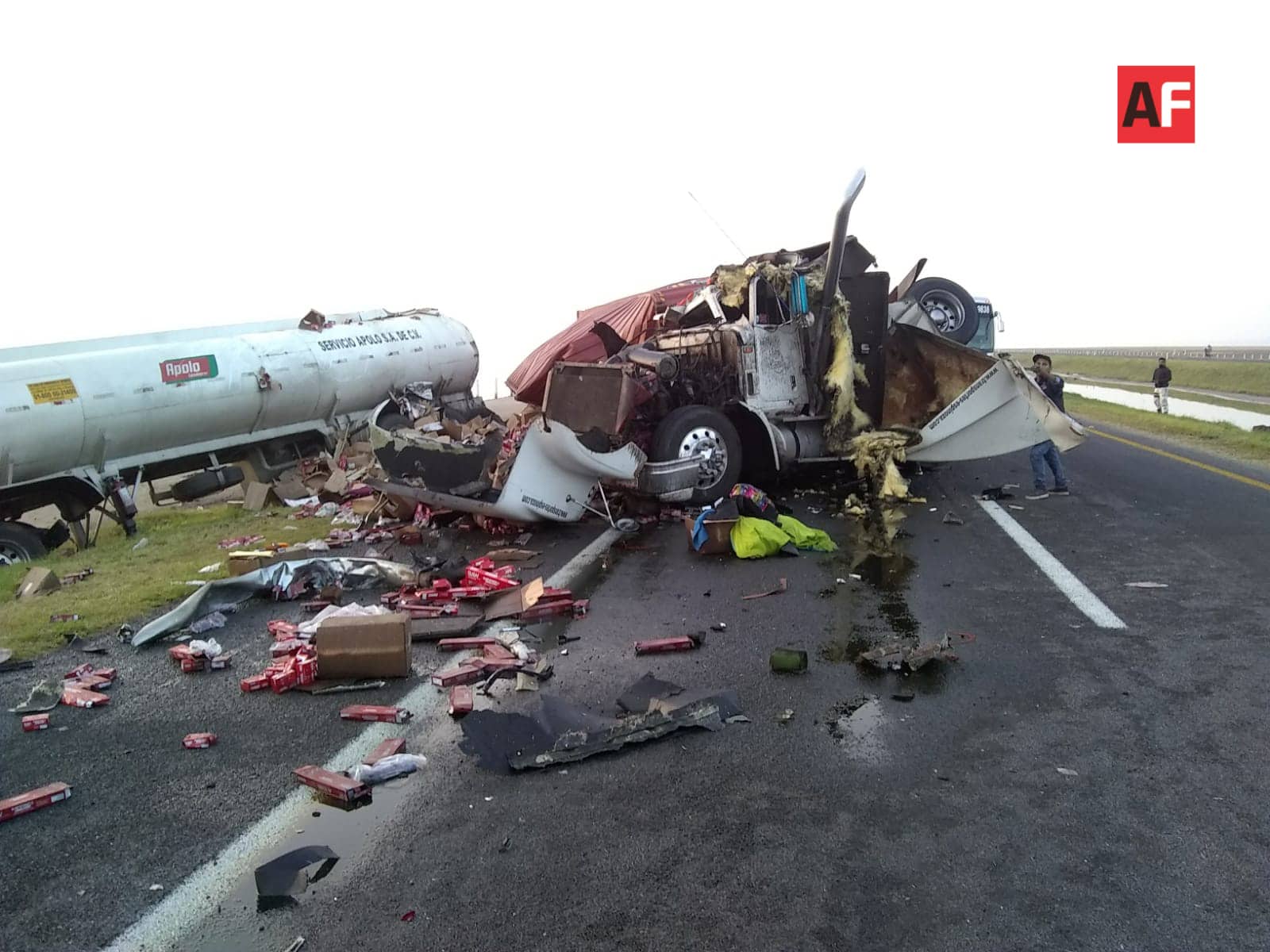 Fuerte Accidente Entre Tráiler Y Pipa En La Autopista Colima ...